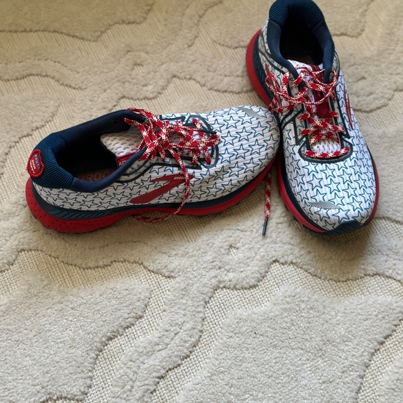 Brooks - Picture 2 of 5